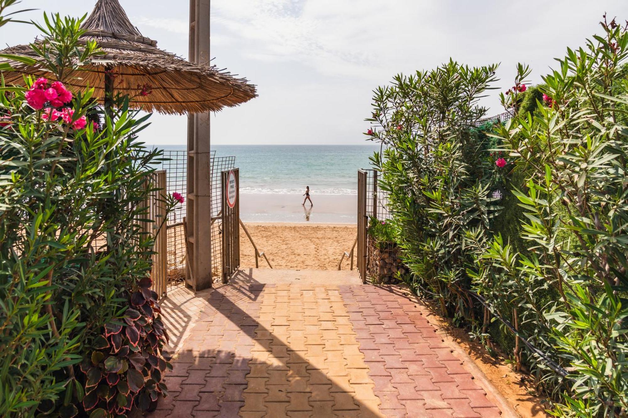 Loca Beach ทากาเซาท์ ภายนอก รูปภาพ
